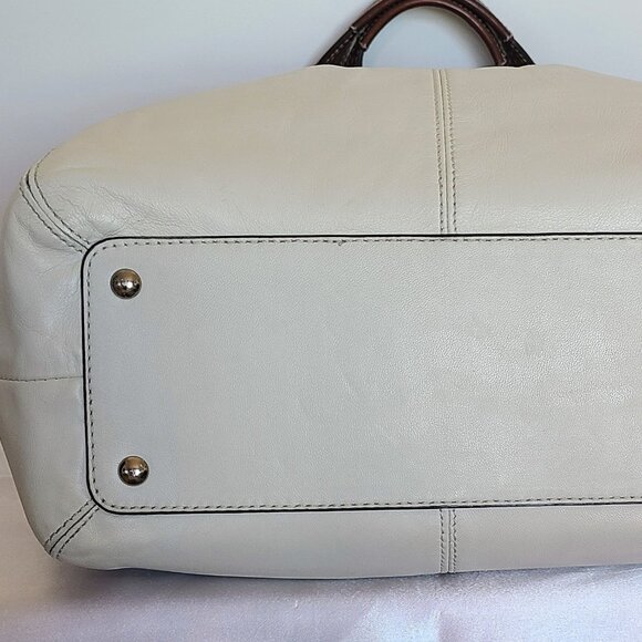 Mint Condition Y2K COACH Soho Pleated White and Brown (Full Grain) Leather Bag - Picture 12 of 14